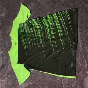 Boys Everlast Green and black tee size L